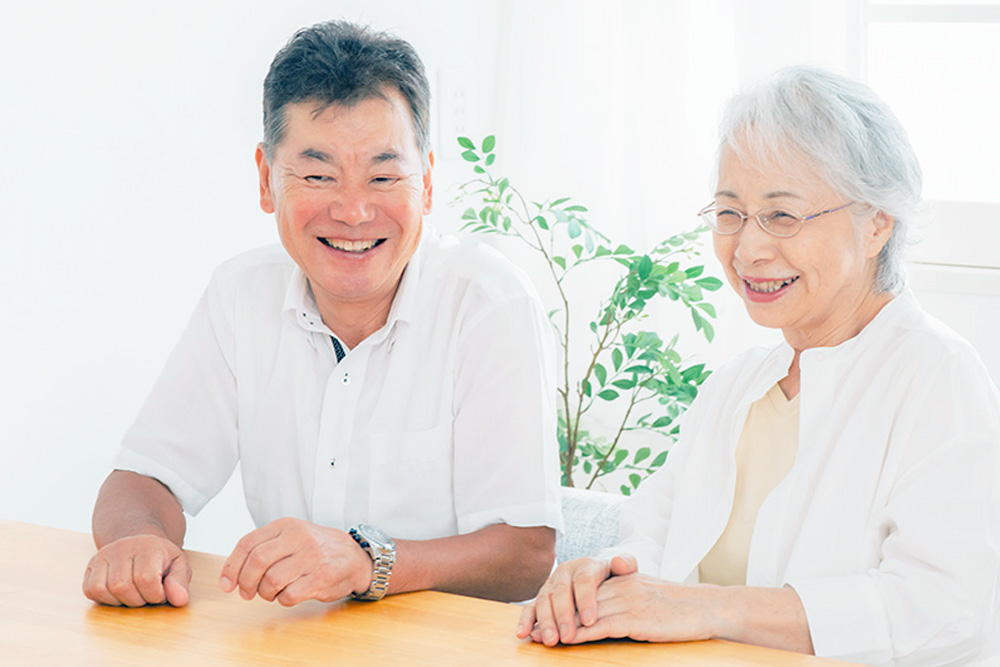 相談をする夫婦の画像